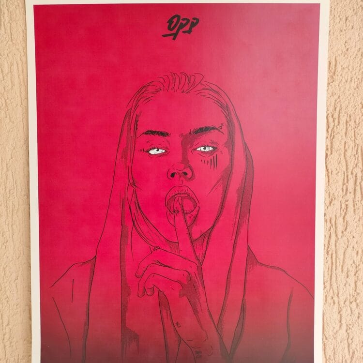 Print Posing lady 4
